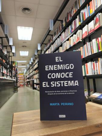 EL ENEMIGO CONOCE EL SISTEMA de Marta Peirano | Llibreria Online de Vilafranca del Penedès | Comprar llibres en català