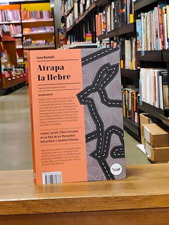 Atrapa la llebre de Lana Bastašic | Llibreria Online de Vilafranca del Penedès | Comprar llibres en català