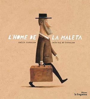 L'HOME DE LA MALETA | 9788416566334 | CARVALHO, ADÉLIA | Llibreria Online de Vilafranca del Penedès | Comprar llibres en català