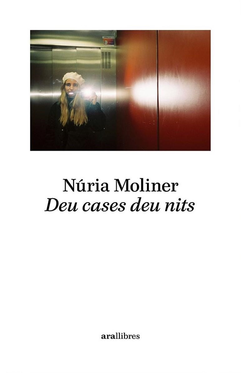 DEU CASES DEU NITS | 9788411731256 | MOLINER SABADELL, NÚRIA | Llibreria L'Odissea - Libreria Online de Vilafranca del Penedès - Comprar libros